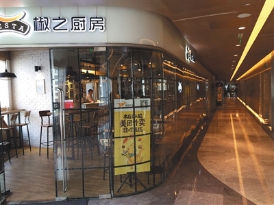 望京SOHO商業區部分商鋪出現空置。