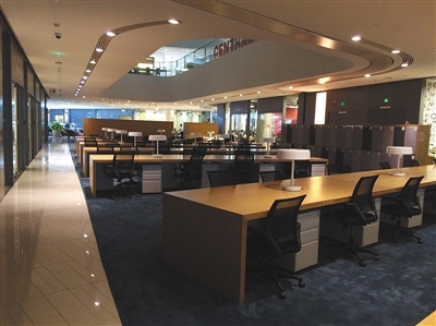 光華路SOHO的3Q共用辦公空間，有一些工位沒有租出去。