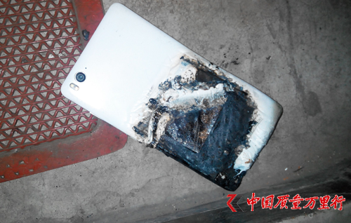 小米手机购买半年爆炸 公司专业人员称没有质量问题