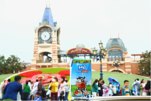 上海迪士尼开园 蒙牛上演“牛奶童话”