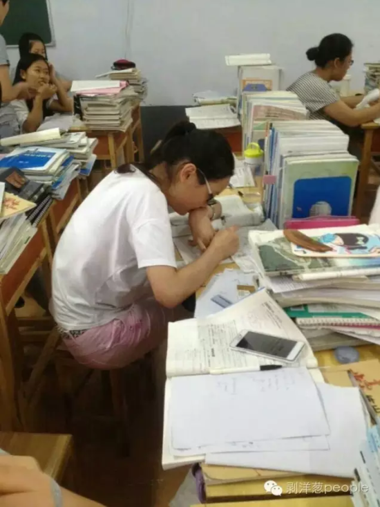 高考前，徐玉玉在教室学习。受访者供图。