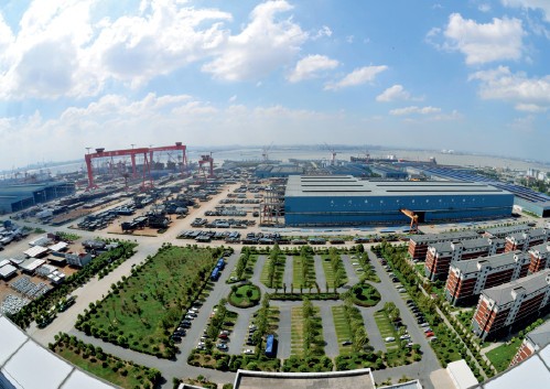 p76 中国最大的民营造船企业——扬子江船业  供图I 江阴宣传部