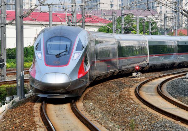 外媒驚嘆中國高鐵全速前進：中國稱第二 沒人敢説第一