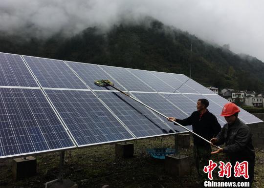 重庆电力光伏扶贫项目让6944户村民受益（图）