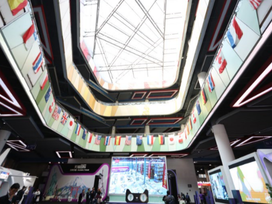 跨境电商博览会“天猫国际全球馆”。这些国际品牌都是天猫双11全球协同的一份子。 