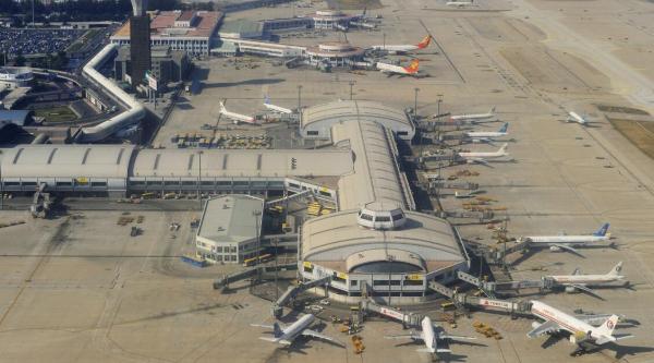 民航局：首都和浦东机场限期内被停受理新航线等申请