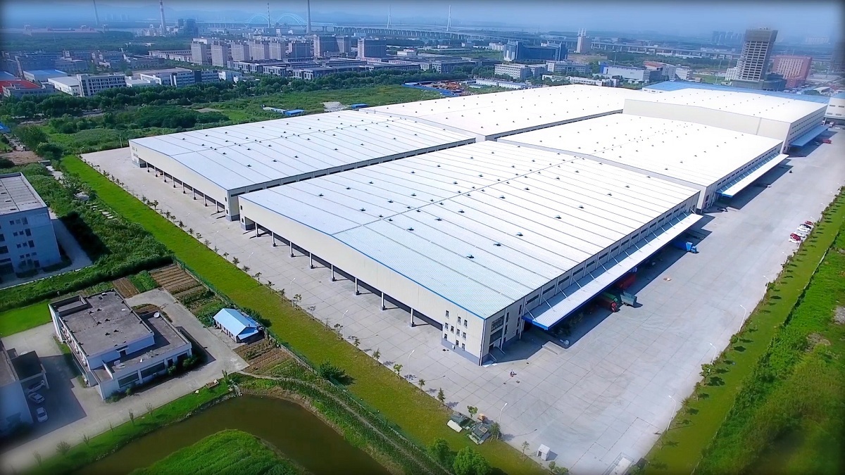 去年8月，苏宁第五代智能物流基地“苏宁云仓”在南京投入运营。 
