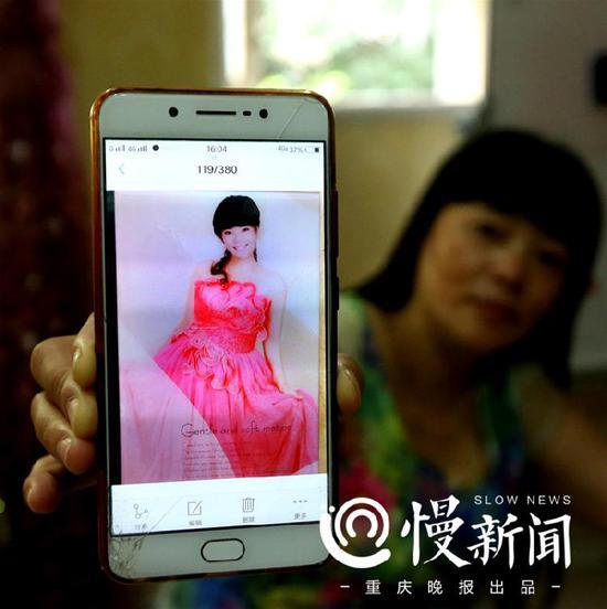 劉女士説，在柔婷美容期間，她禁不住推銷誘惑，花了1萬元拍的藝術照。