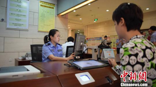 武汉公安部门在全国率先推出政务服务“全网办”