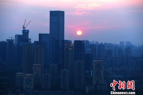 资料图为重庆高楼。中新社记者 陈超 摄