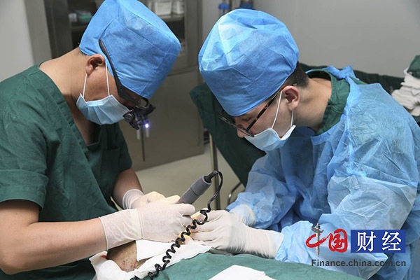 中国植发行业营业额已超百亿 部分植发医生不具备医师资格