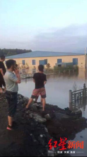  △水位突涨，27家商户仓库被淹
