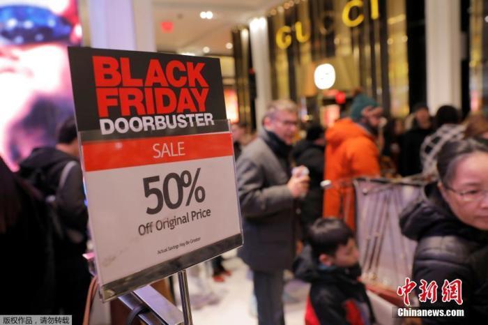 当地时间2019年11月28日，一年一度的“黑色星期五”促销日到来，美国纽约大批民众购物赶至梅西百货开启“买买买”时刻。