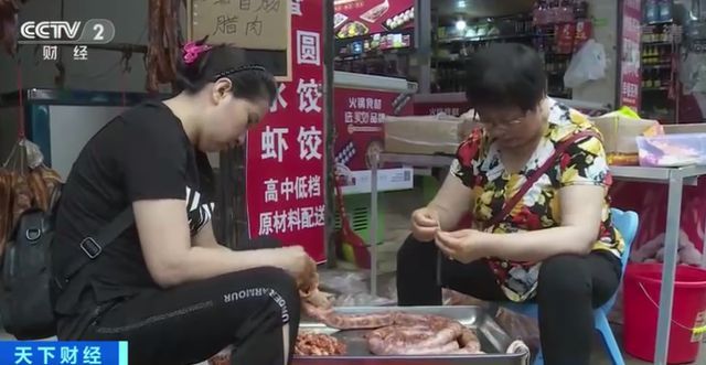 猪肉价格降至每斤10元 反季节灌香肠火爆