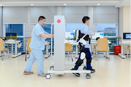 “一个康复师同时服务20个病人，上海永慈康复医院跨界破局