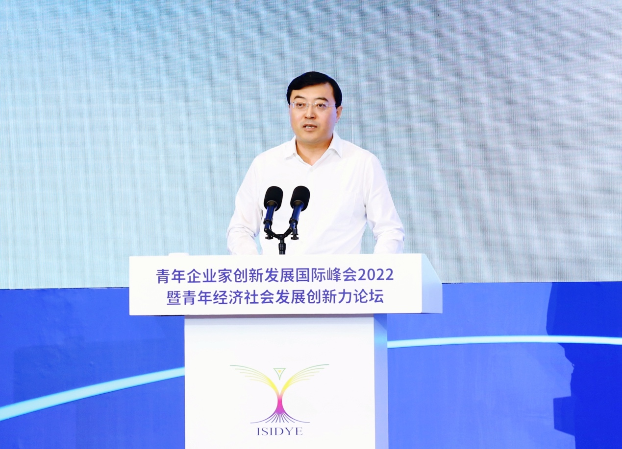 “中青企协会长潘刚发布《青年企业家服务黄河重大国家战略济南宣言》