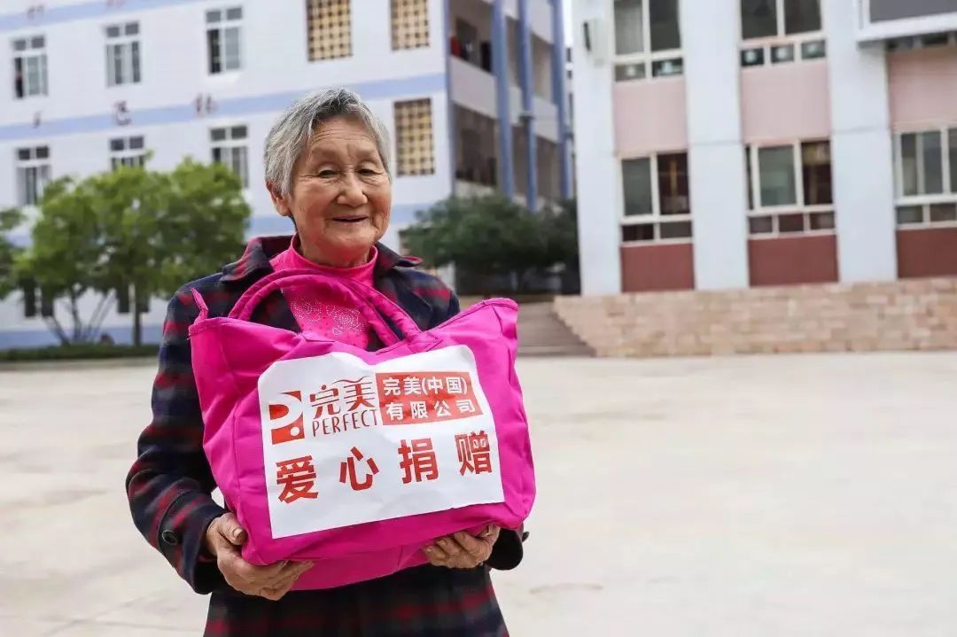 坚守公益理念，帮扶困境妇女完美中国支持“母亲邮包”公益纪实