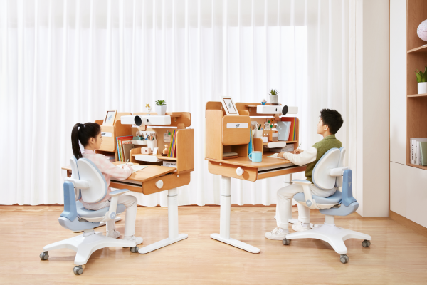 作业帮布局全线书桌市场，推出首款实木AI学习桌、千元桌椅套装