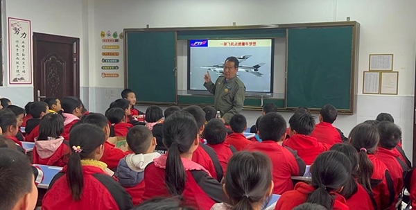 中国航天日：空军试飞专家与双元学校师生分享“飞行梦”