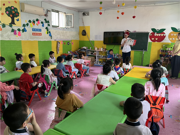 “欢乐童年与您同行”-潍坊银行青州管辖行积极开展金融知识进幼儿园活动