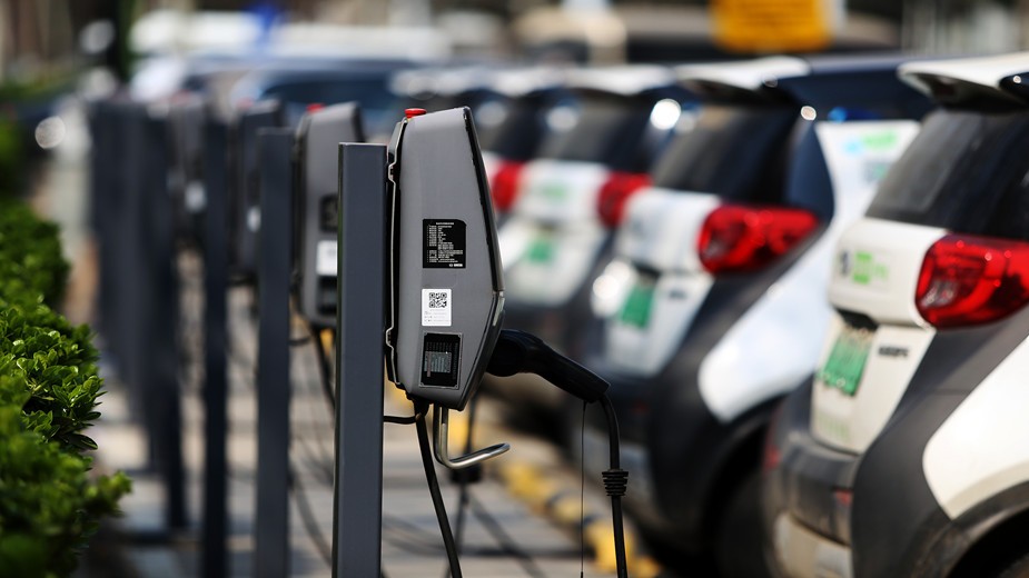 汽车出海 电池先行 中国新能源汽车产业链加速全球开拓