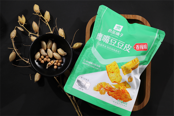 “比纸薄的辣条”爆火，新疆鹰嘴豆定义中国健康零食新佳作