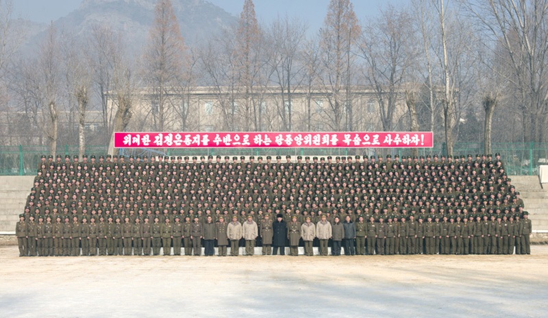 金正恩视察朝鲜人民军526大联合部队指挥部 组图图片