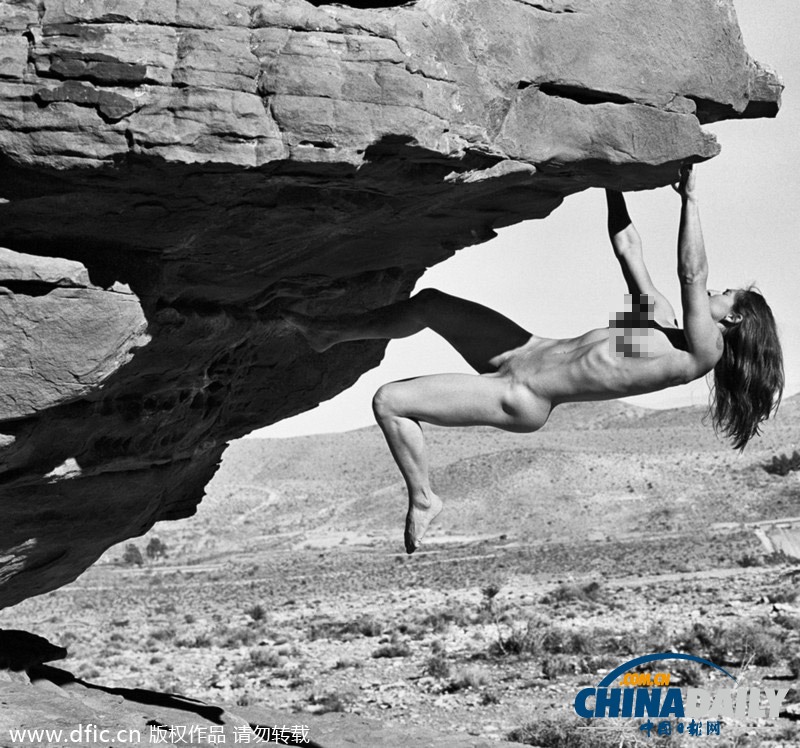 美国裸女攀岩展现艺术美