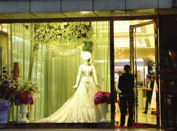 女子与男友拍婚纱照后分手 要求店家退款未果