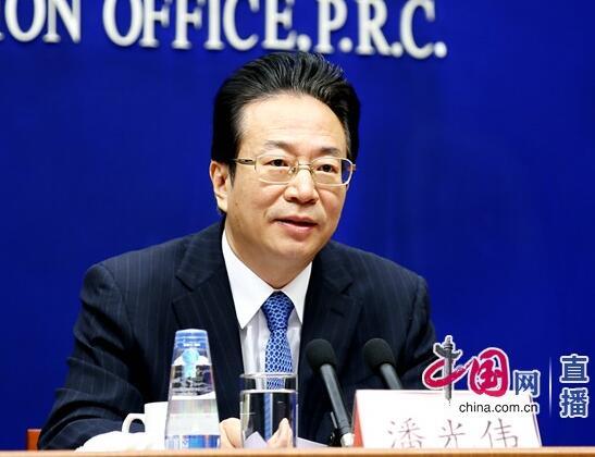 中国银行业协会专职副会长潘光伟介绍相关情况。中国网 宗超/摄 