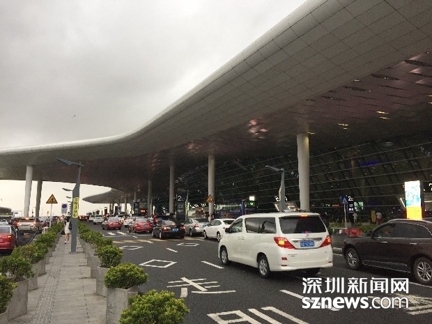 深圳机场全力应对台风“天鸽”15时已恢复正常运行